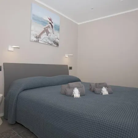 Il Mare Dietro L'angolo * Varazze